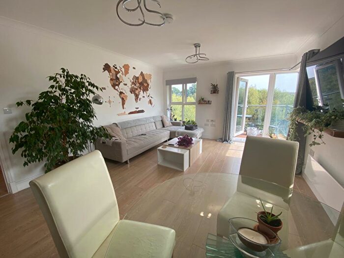 2 Bedroom Apartment To Rent In Andrews Close, Warwick, CV34