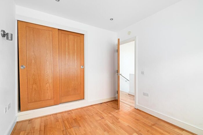 3 Bedroom Terraced House For Sale In La Rose Lane, London, N15