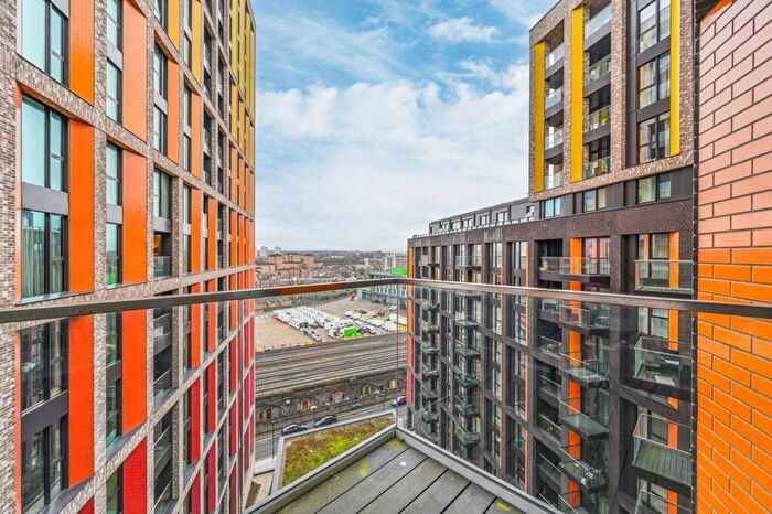 2 Bedroom Flat For Sale In Glacier House, Nine Elms, London, SW11