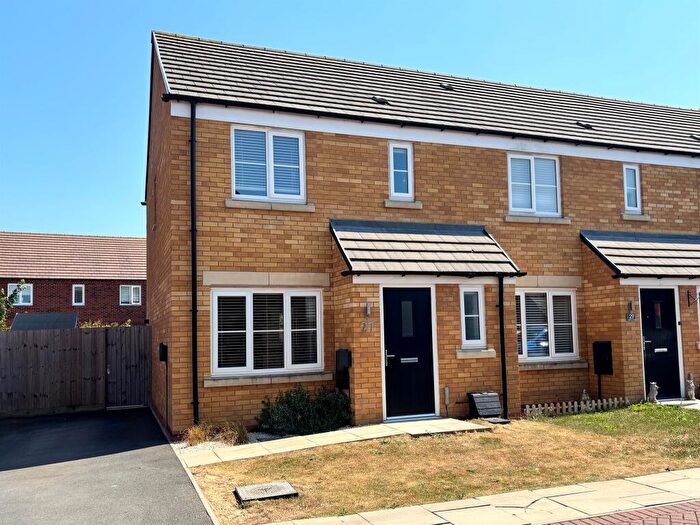 3 Bedroom End Of Terrace House For Sale In Morton Close, Hampton Gardens, Peterborough, PE7