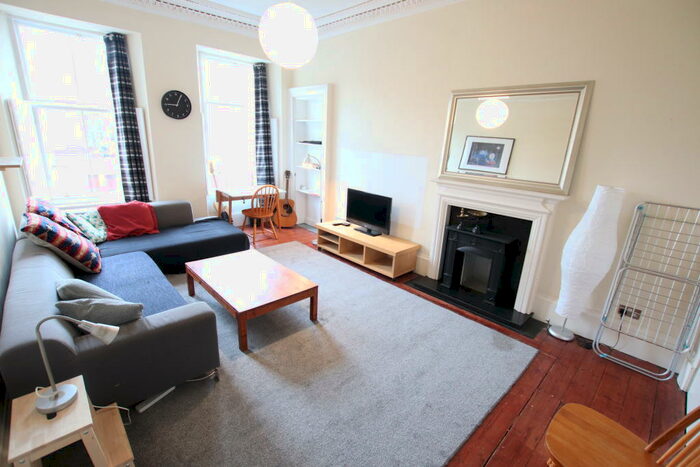 2 Bedroom Flat To Rent In West End Park Street, Woodlands, G3