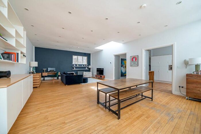 3 Bedroom Maisonette For Sale In Lightfoot Road, Crouch End, London, N8