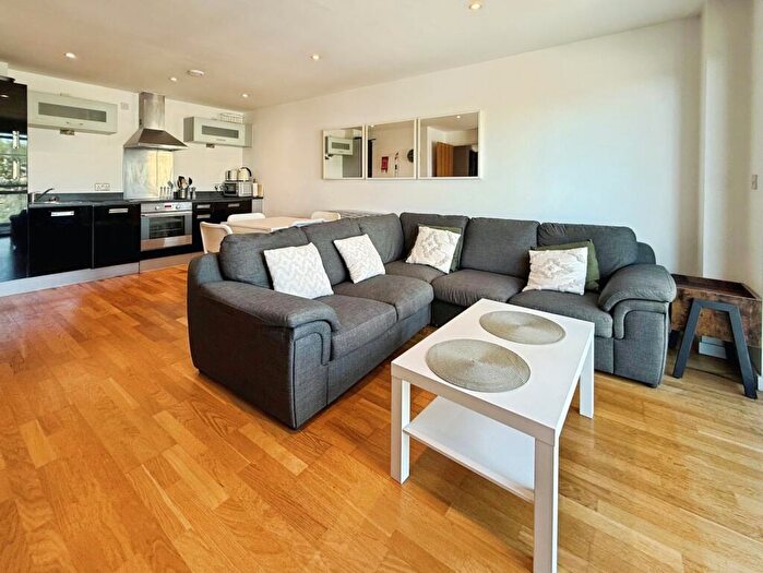 2 Bedroom Flat To Rent In Gateway South, Marsh Lane, Leeds, LS9