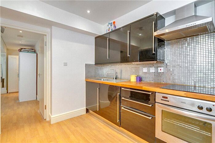 Studio To Rent In Leinster Square, London, W2