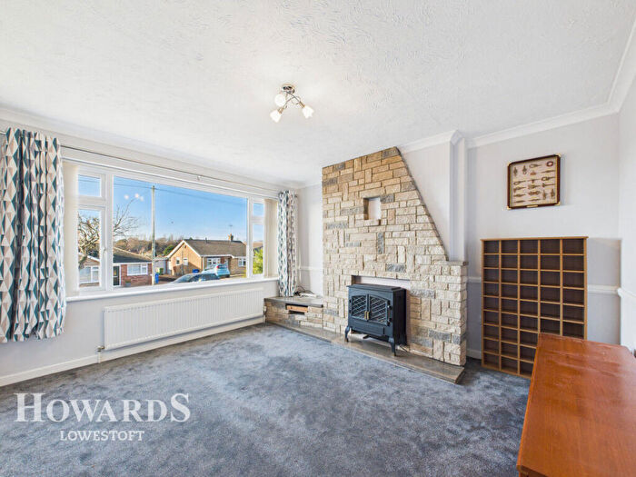 2 Bedroom Detached Bungalow For Sale In Claydon Drive, Oulton Broad, NR32