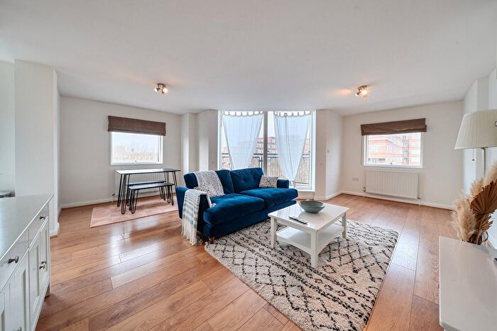 3 Bedroom Flat For Sale In Elmfield Road, London, SW17