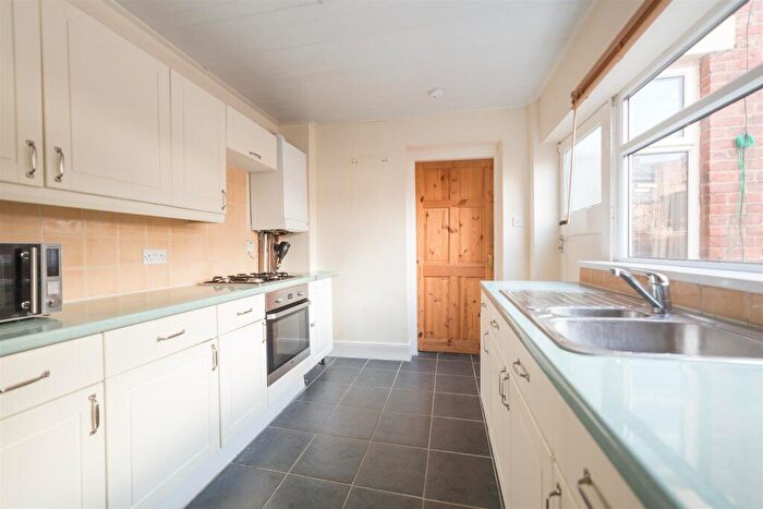 2 Bedroom Flat To Rent In £. Pppw, Simonside Terrace, Heaton, NE6