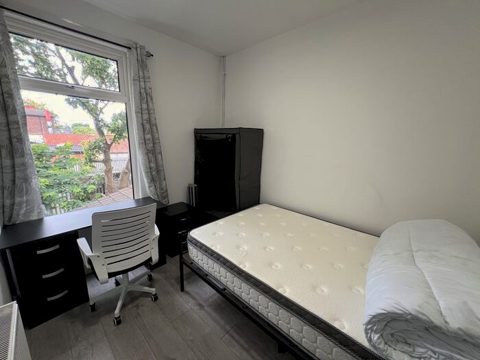 1 Bedroom End Of Terrace House To Rent In Room, Hardy Street, HU5