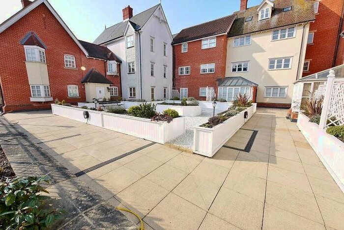 2 Bedroom Flat To Rent In The Square, Hart Street, Brentwood, CM14