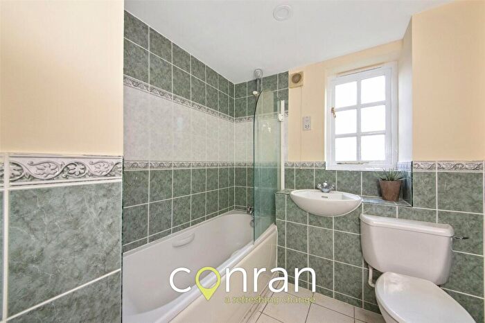 2 Bedroom Apartment To Rent In Gilbert Close, Woolwich, SE18