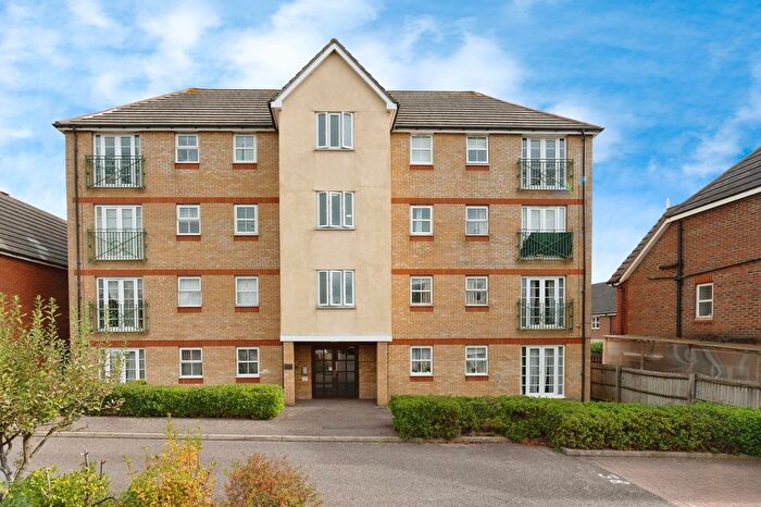 2 Bedroom Flat For Sale In Rawlyn Close, Chafford Hundred, Grays, Essex, RM16