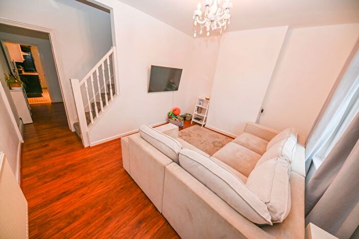 2 Bedroom Terraced House To Rent In George Street, Portsmouth, PO1