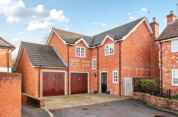 4 Bedroom Detached House For Sale In Corner Cottage, Catherine Court, SP3