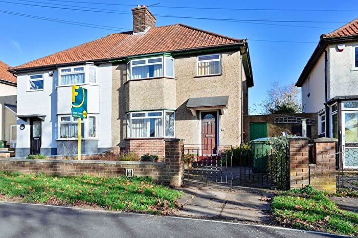 3 Bedroom Semi Detached House For Sale In The Harebreaks, Watford, WD24