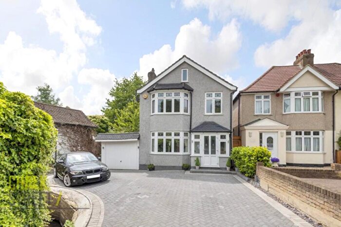 3 Bedroom Detached House For Sale In Slewins Lane, Hornchurch, RM11