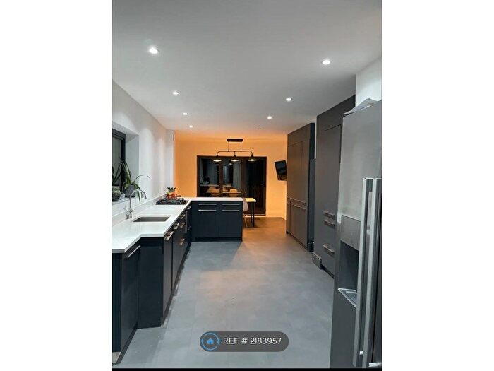 5 Bedroom Detached House To Rent In Coronation Road, Yateley, GU46