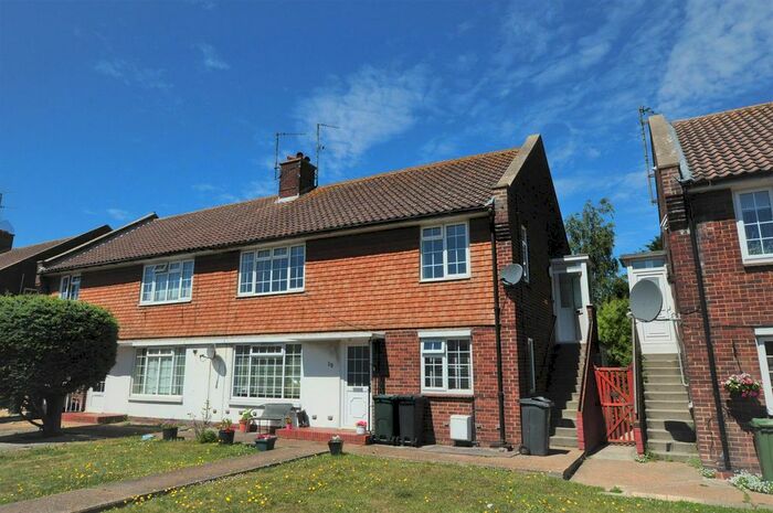 2 Bedroom Flat To Rent In Tollgate Gardens, Seaside, Eastbourne, BN23