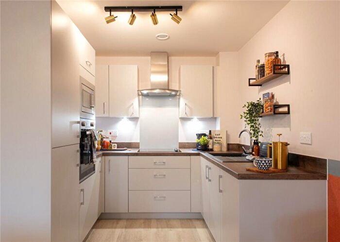 1 Bedroom Apartment For Sale In Reading Road, Wokingham, Berkshire, RG41