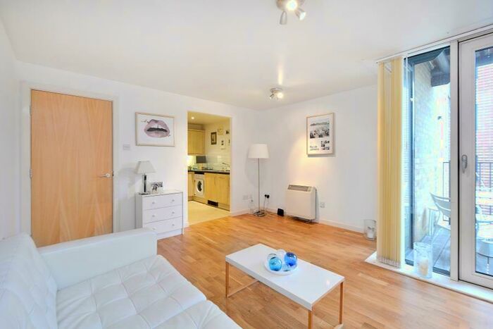 1 Bedroom Apartment To Rent In Berglen Court Branch Road Limehouse, E14