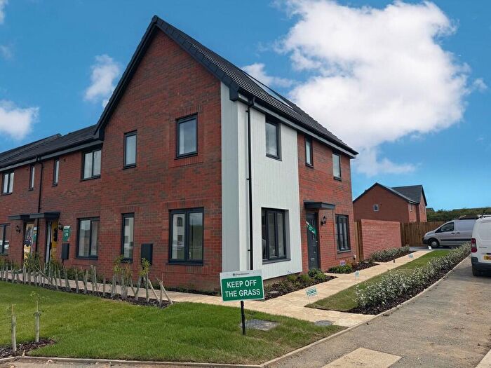 3 Bedroom End Of Terrace House To Rent In Springhill Crescent, Caister-on-sea, NR30