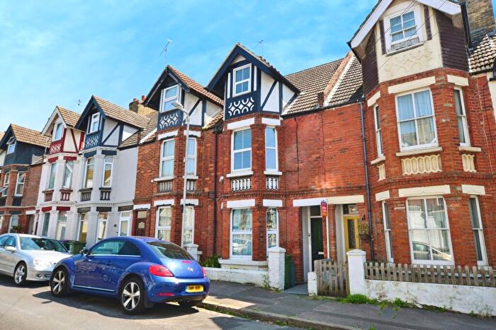 2 Bedroom Maisonette For Sale In Linden Crescent, Folkestone, Kent, CT19