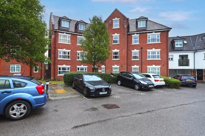 2 Bedroom Apartment For Sale In Walter Mead Close, Ongar, CM5