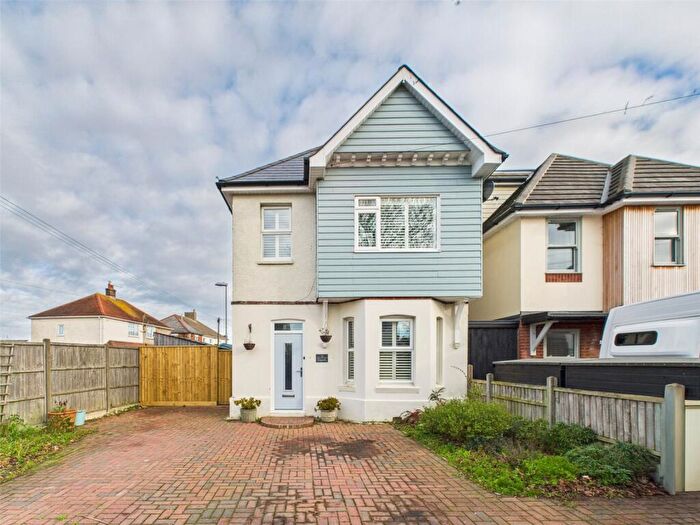 3 Bedroom Detached House For Sale In Addiscombe Road, Christchurch, Dorset, BH23