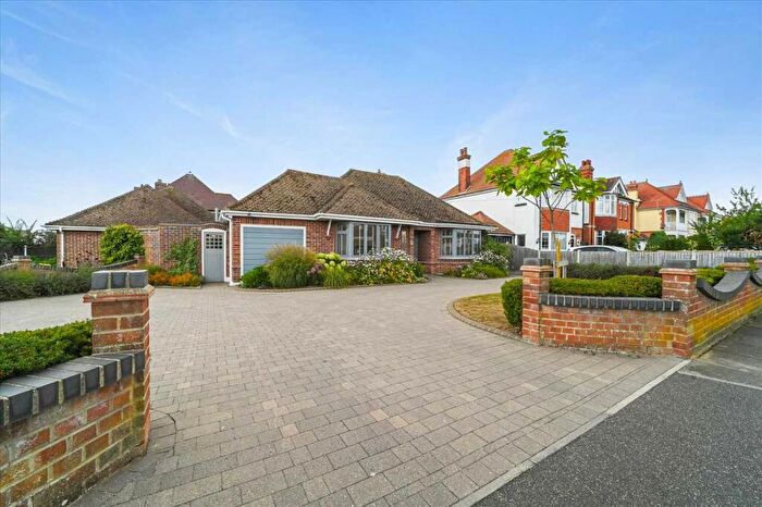 2 Bedroom Bungalow For Sale In Kings Road, Clacton On Sea, CO15