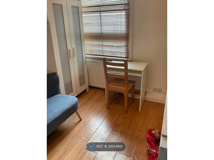Studio To Rent In Helix Road, London, SW2