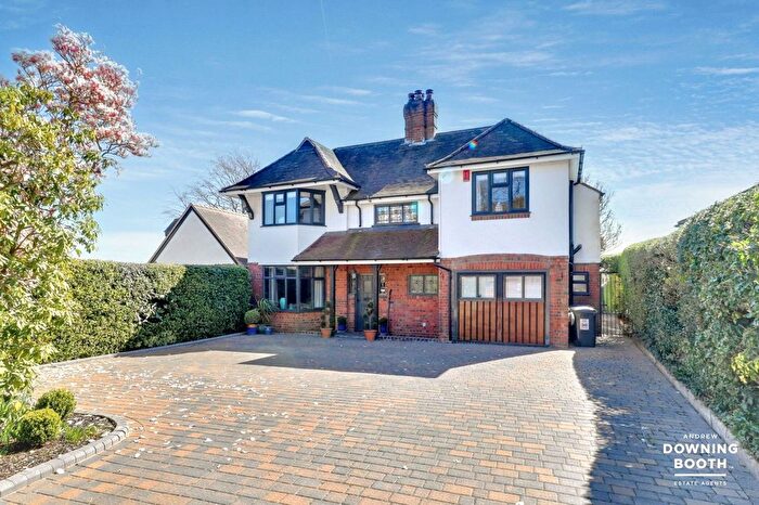 3 Bedroom Detached House For Sale In Long Mynd, Lichfield Road, Hopwas, B78