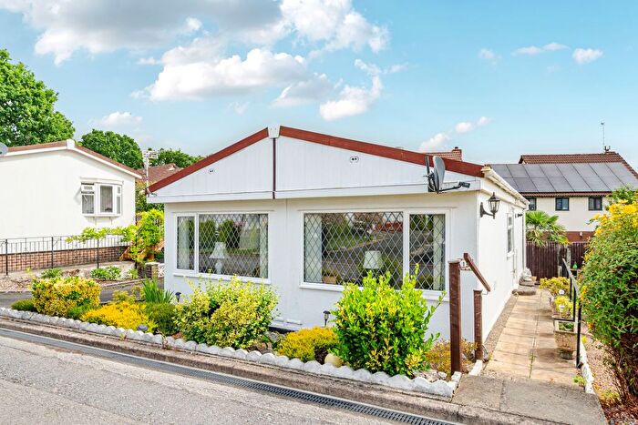 2 Bedroom Mobile/park Home For Sale In Summerlands Court, Liverton, TQ12