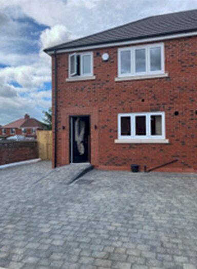 3 Bedroom Semi-Detached House To Rent In Newbold Court, Cleethorpes, DN35