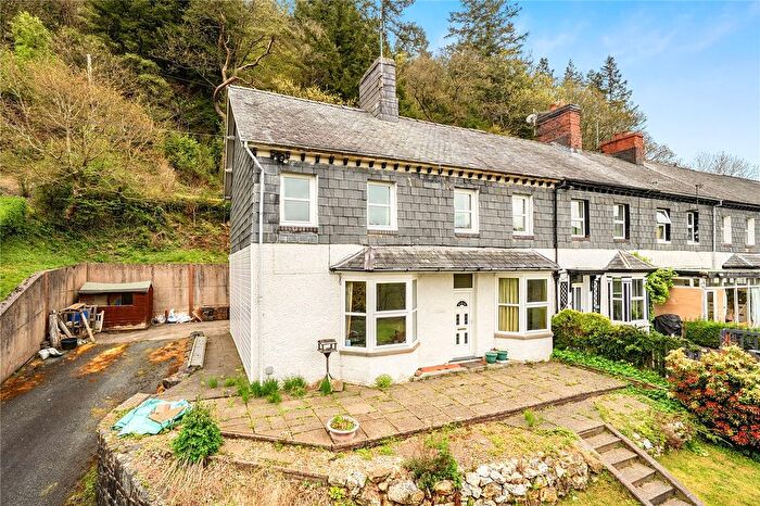 4 Bedroom End Of Terrace House For Sale In Dyfnant Terrace, Llanidloes, Powys, SY18