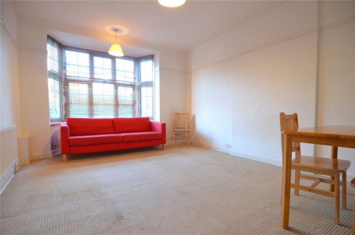 2 Bedroom Flat To Rent In Rutland Court, Denmark Hill, London, SE5