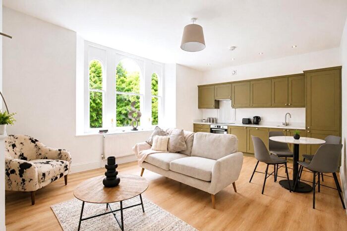 2 Bedroom Apartment For Sale In Chertsey Road, Bristol, BS6