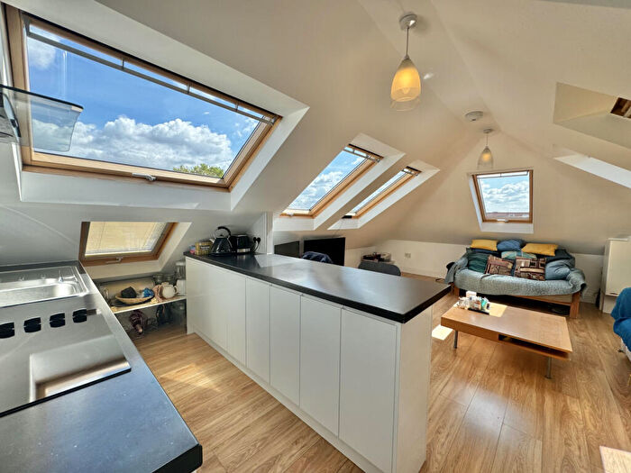 1 Bedroom Flat For Sale In Farm Road, Winchmore Hill, N21