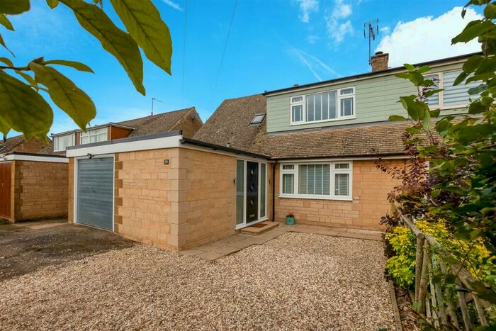 3 Bedroom Semi-Detached House For Sale In Meon Road, Mickleton, GL55