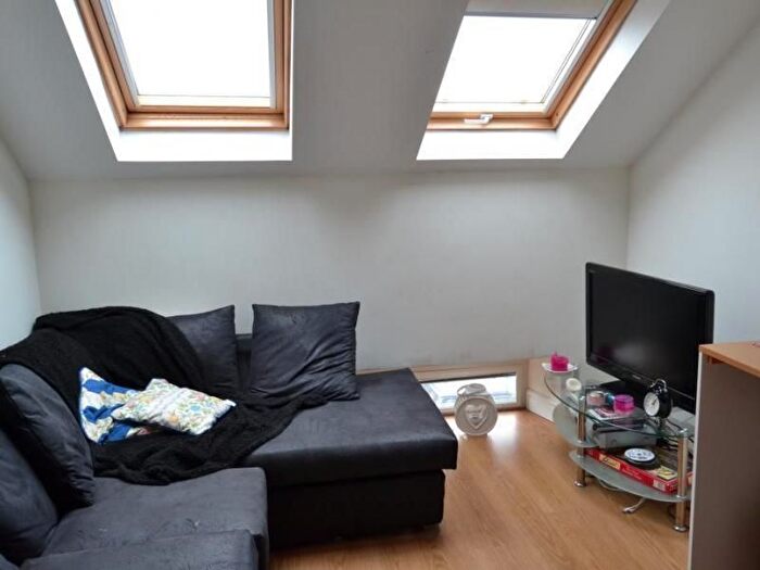 3 Bedroom Flat To Rent In Crwys Road, Cathays, Cardiff, CF24