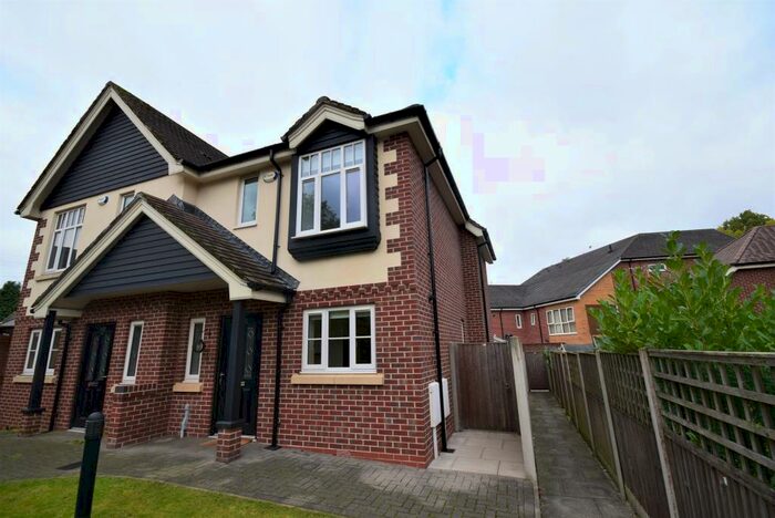 3 Bedroom House To Rent In Compstall Road, Stockport, SK6