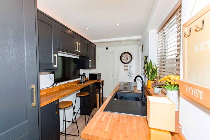 3 Bedroom Terraced House For Sale In Selwyn Street, Bolsover, S44