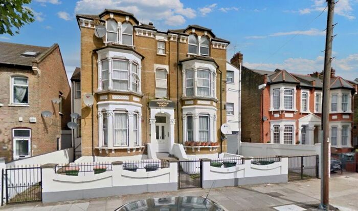 2 Bedroom Flat To Rent In Earlham Grove, London, E7