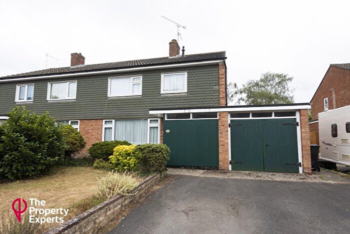 3 Bedroom Semi-Detached House For Sale In Tippings Lane, Reading, RG5