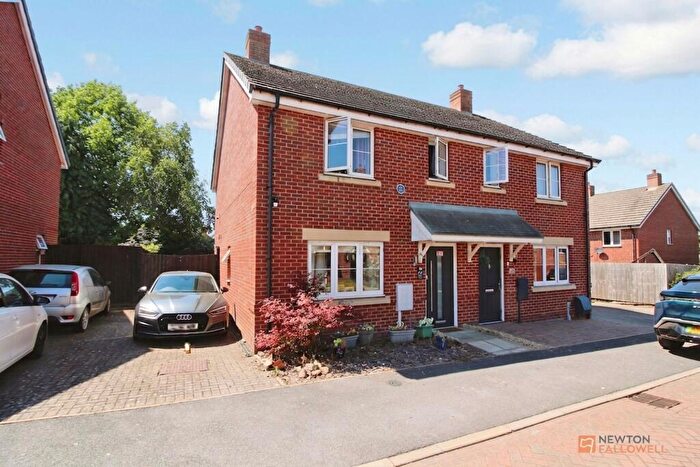 3 Bedroom Semi-Detached House For Sale In Friswell Close, Barwell, LE9