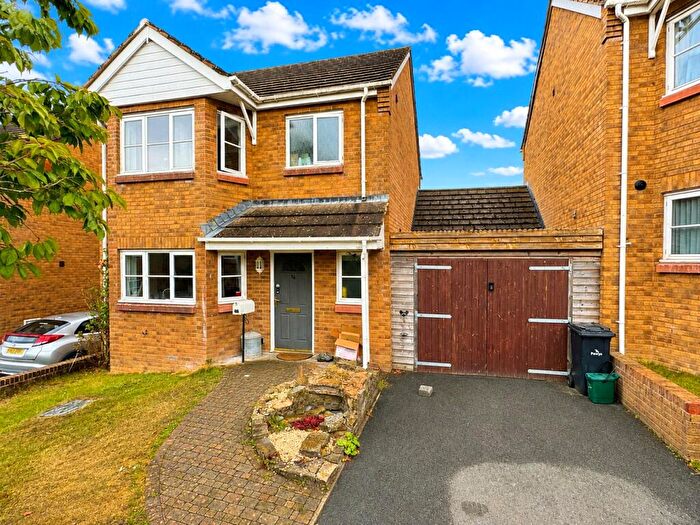 3 Bedroom Link Detached House For Sale In Hernog Close, Tremont Park, Llandrindod Wells, Powys, LD1