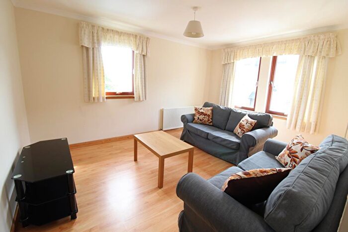 2 Bedroom Flat To Rent In Gairn Mews, (off Holburn Street) First Floor, AB10