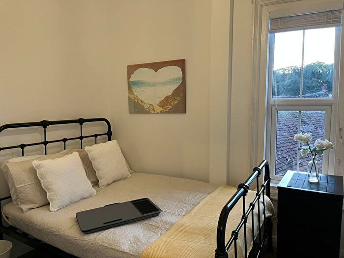 1 Bedroom Semi-Detached House To Rent In Room : A High Street, Godalming, GU7