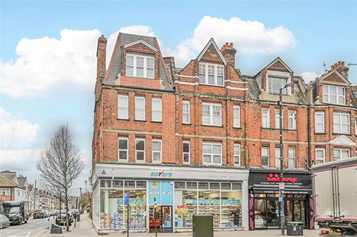 2 Bedroom Flat For Sale In Grand Parade, Green Lanes, London, N4