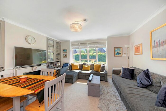 2 Bedroom Flat To Rent In Mortimer Lodge, SW19