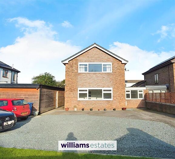 4 Bedroom Detached House For Sale In The Park, Ruthin, LL15