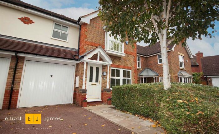 3 Bedroom Semi-Detached House To Rent In Cleves Close, Loughton IG10